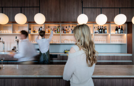 Bar met bites en cocktails - Locatie bedrijfsfeest Deventer - Pillows Luxury Hotel