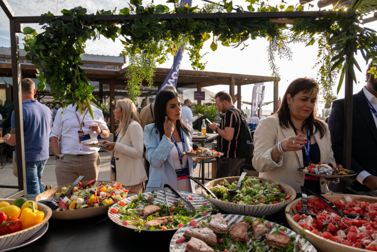 Beachclub Far Out - bedrijfsfeest bij zakelijk restaurant aan zee in Zandvoort