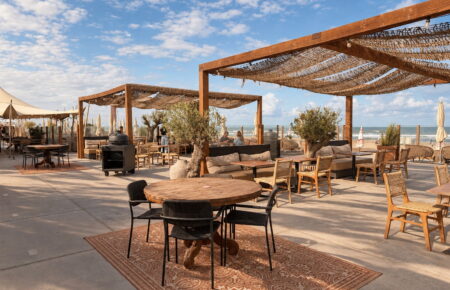Beachclub Far Out - vergadering met lunch, diner en bedrijfsfeest aan zee