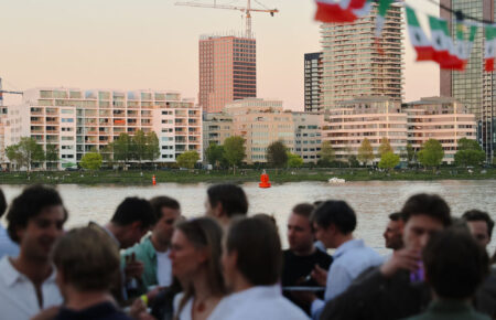 Bedrijfsborrel organiseren in Amsterdam - Zakenborrel aan het water bij geselecteerd restaurant Vooges aan 't IJ
