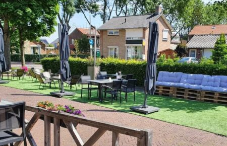 Buiten terras Restaurant Eendrachtshoeve Zuid-Beijerland