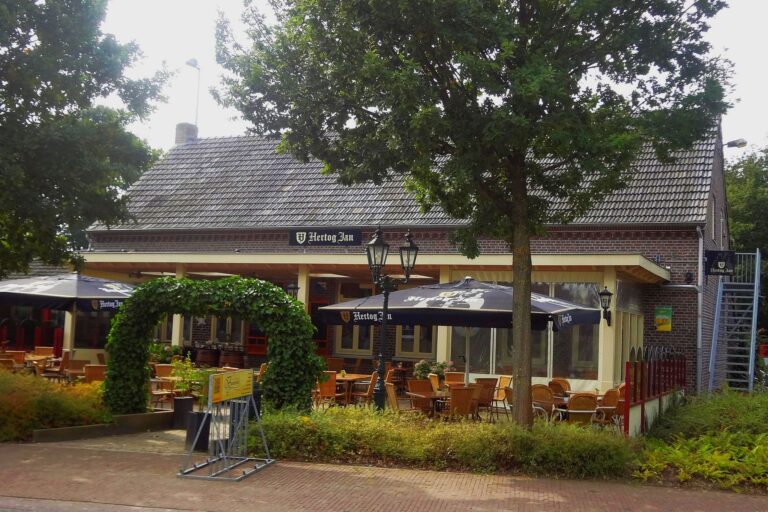 Cafe Feestzaal Boostenhof Venlo - Business Select restaurant voor exclusieve verhuur voor vergadering, bedrijfsfeest, groepsdiner en zakenborrel