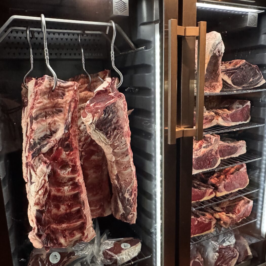 Droogkast vlees Dry Aged vlees eten in het Ruyterhuis Castricum