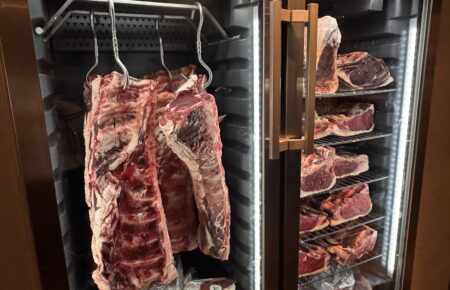 Droogkast vlees Dry Aged vlees eten in het Ruyterhuis Castricum