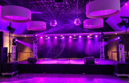 Feestzaal met podium, licht en geluid voor bedrijfsfeest en personeelsfeest Venlo - Cafe Feestzaal Boostenhof - Business Select restaurant