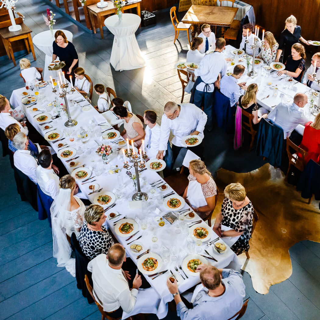 Groepsdiner in voormalige kerk De Amshoff in Kiel-Windeweer Groningen - Geselecteerd Business Top 500 Restaurant