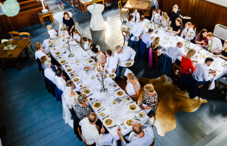 Groepsdiner in voormalige kerk De Amshoff in Kiel-Windeweer Groningen - Geselecteerd Business Top 500 Restaurant