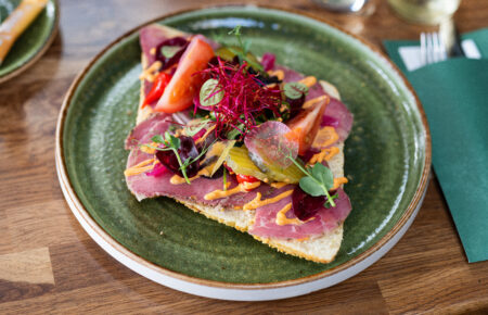 Groepslunch-of-groepsdiner-Leeuwarden-De-Koperen-Tuin
