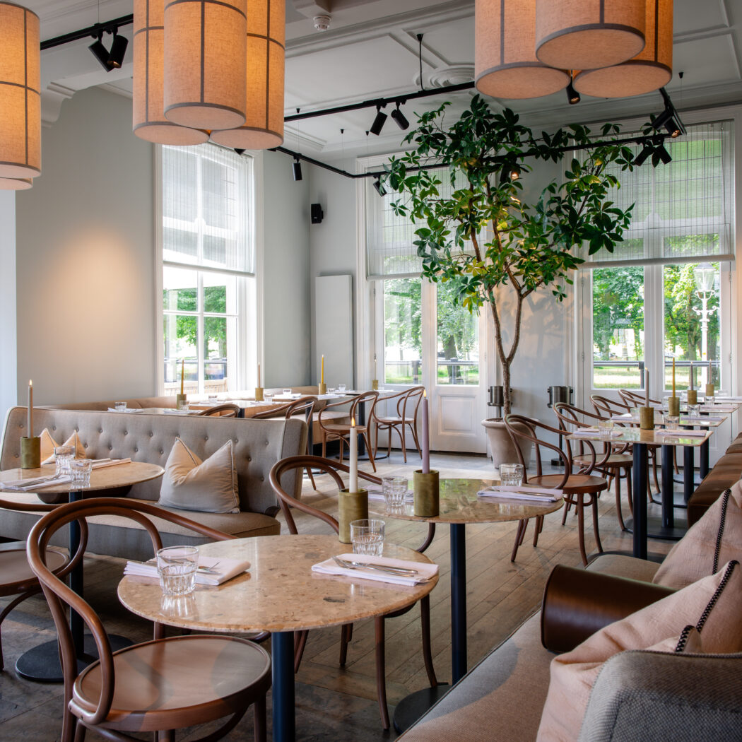 Interieur IJssel Restobar - Pillows Luxury Hotel aan de IJssel Deventer - Business Restaurants Top 500