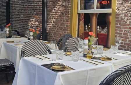 Lunch of diner op terras Geselecteerd restaurant The SHOEGE - Business Restaurants Top 500