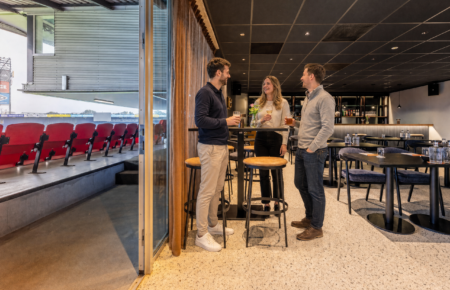 Privé dineren, borrelen of ontmoeten in Skybox PEC Zwolle - Business Restaurants Top 500