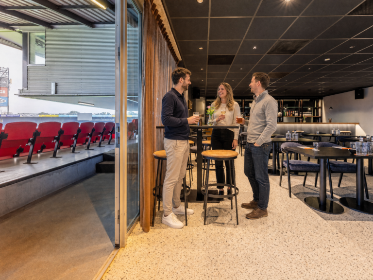 Privé dineren, borrelen of ontmoeten in Skybox PEC Zwolle - Business Restaurants Top 500