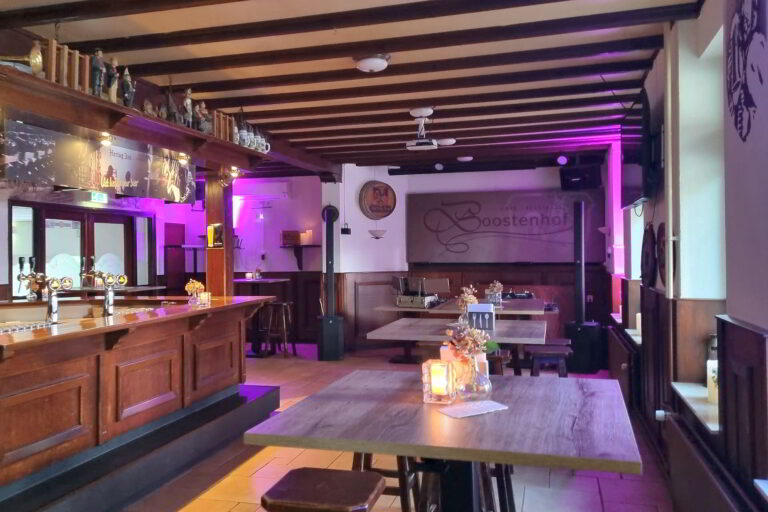 Ruimte voor vergaderen en informele bijeenkomst - Cafe Boostenhof - Business Select restaurant