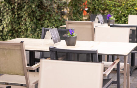 Terras - De Oude Herberg - geselecteerd restaurant Business Restaurants Top 500.jpg.jpg