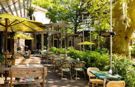 Terras restaurant de Koperen Tuin voor zakelijke borrel of feest