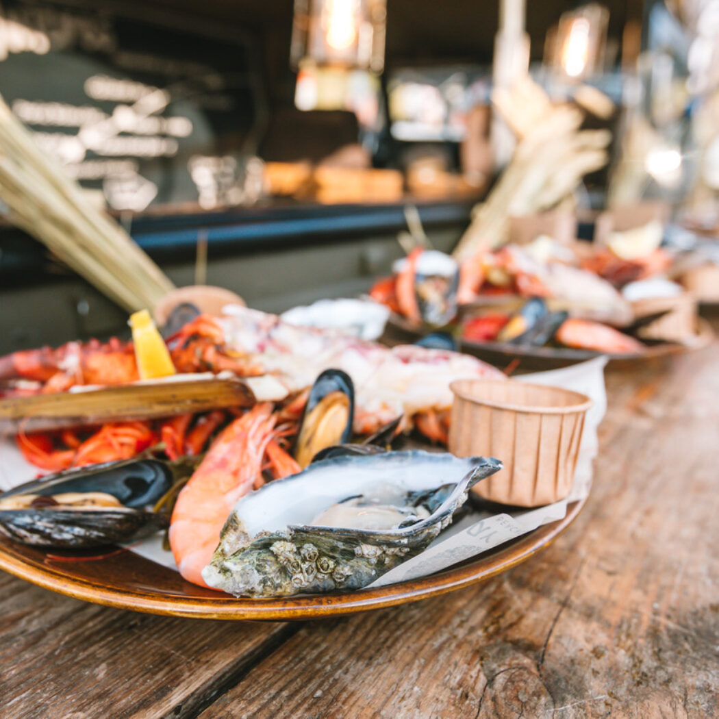 Zakelijk diner aan zee bij Beachclub Far Out