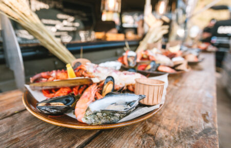 Zakelijk diner aan zee bij Beachclub Far Out