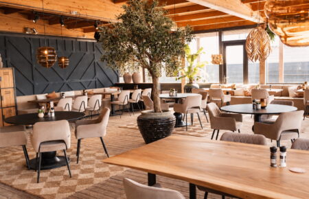 geselecteerd restaurant met aparte ruimte voor vergaderen, lunch, diner en bedrijfsfeest - Beach House in beachclub Far Out Zandvoort